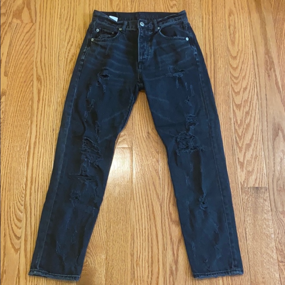 American Eagle Destroyed high-rise girlfriend jean
